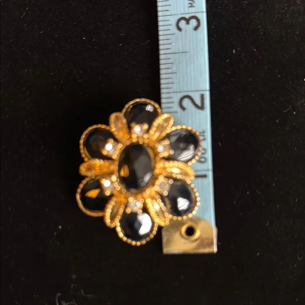 Vintage Black and Gold Floral Earrings - Picture 6 of 6